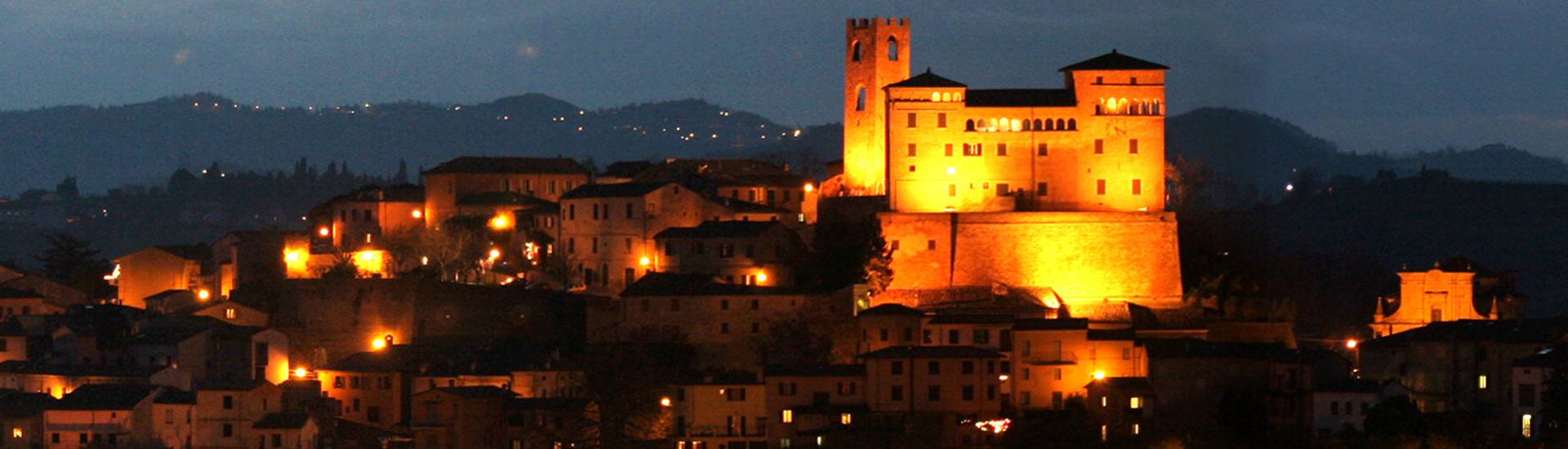 Castello Malatestiano di Longiano - Night view of Longiano's Malatestian castle photo credits: |Viterbo Fotocine Longiano| - Archivio Fondazione